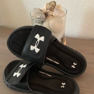 Under Armour Boys Slip on shoes